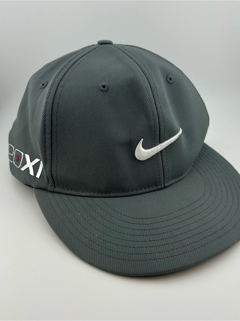Nike Golf 20XI Hat Cap Fitted M/L One Size Grey Mens Flexfit Golf Baseball Logo